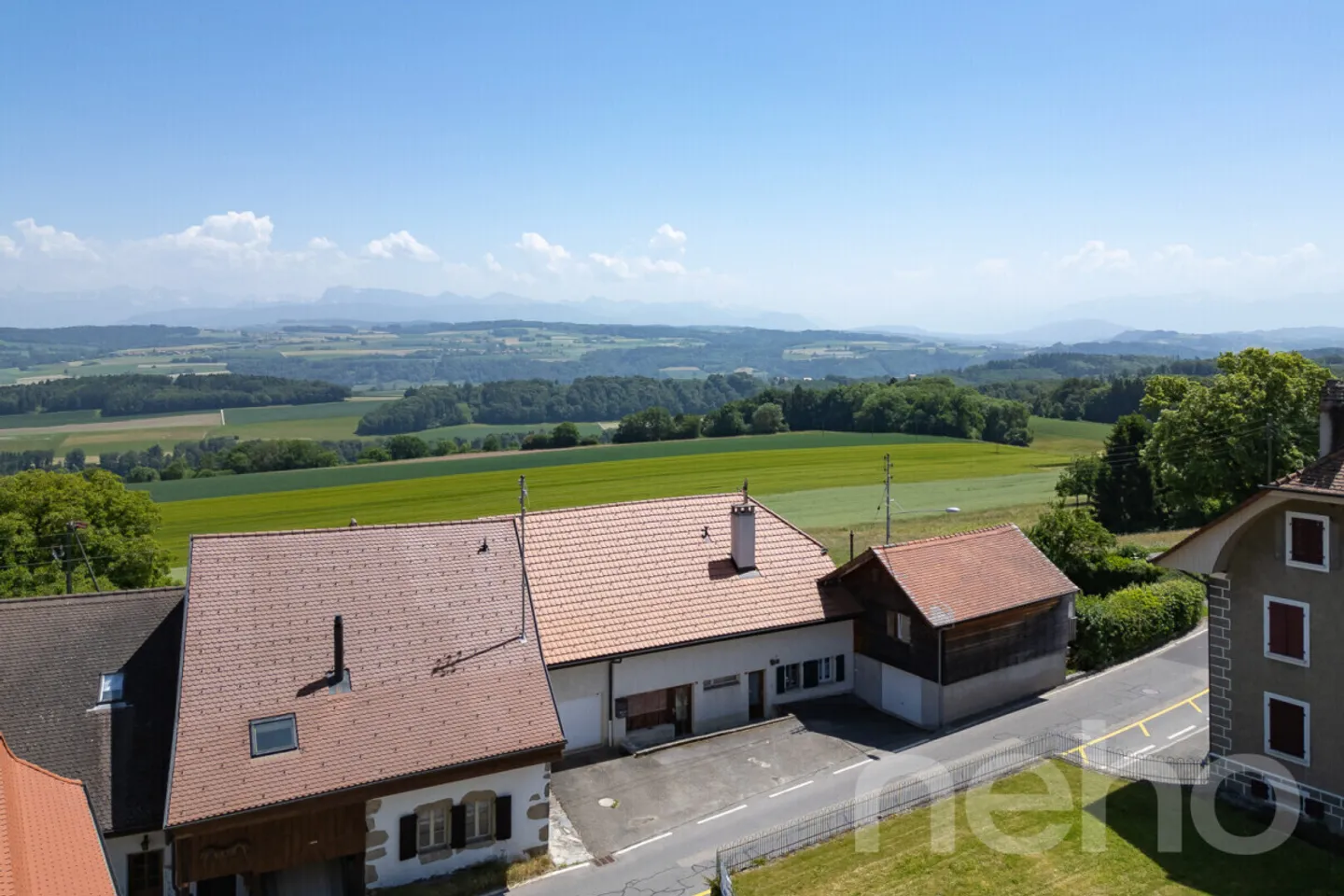 House with character and 3 apartments, garden and view - great potential - Photo 12 of 12
