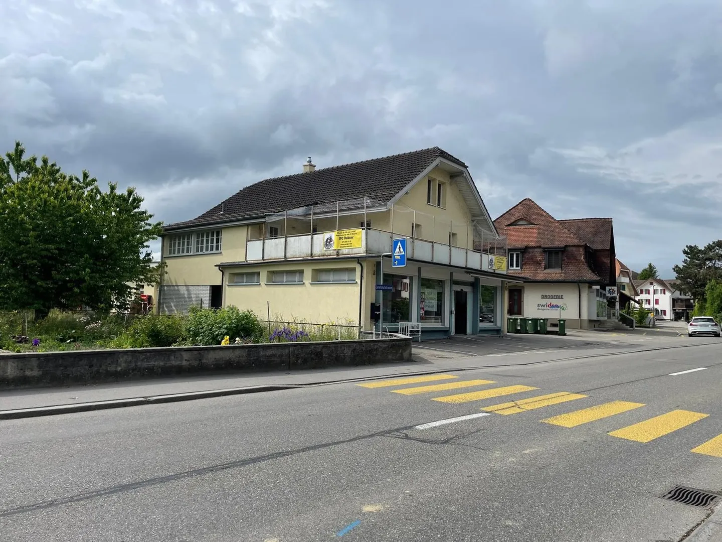 Residential and commercial building in a good location - Photo 1 of 12