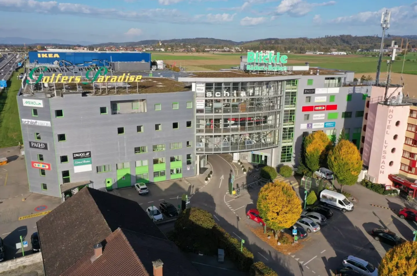 Spazio commerciale o di vendita attraente con grande vetrina - 1'089 m² in una posizione privilegiata! - Foto 1 di 17