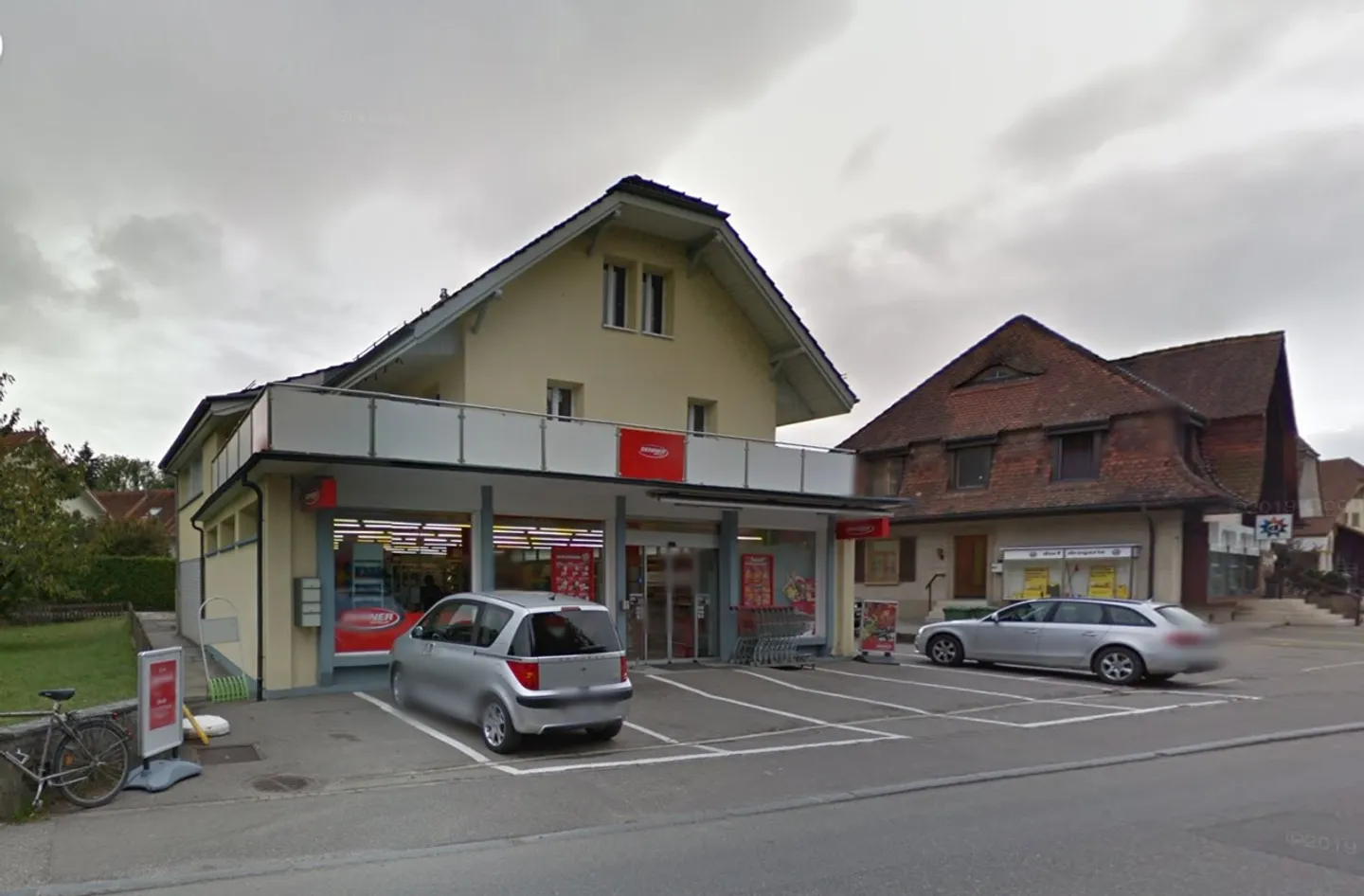 Residential and commercial building in a good location - Photo 2 of 12