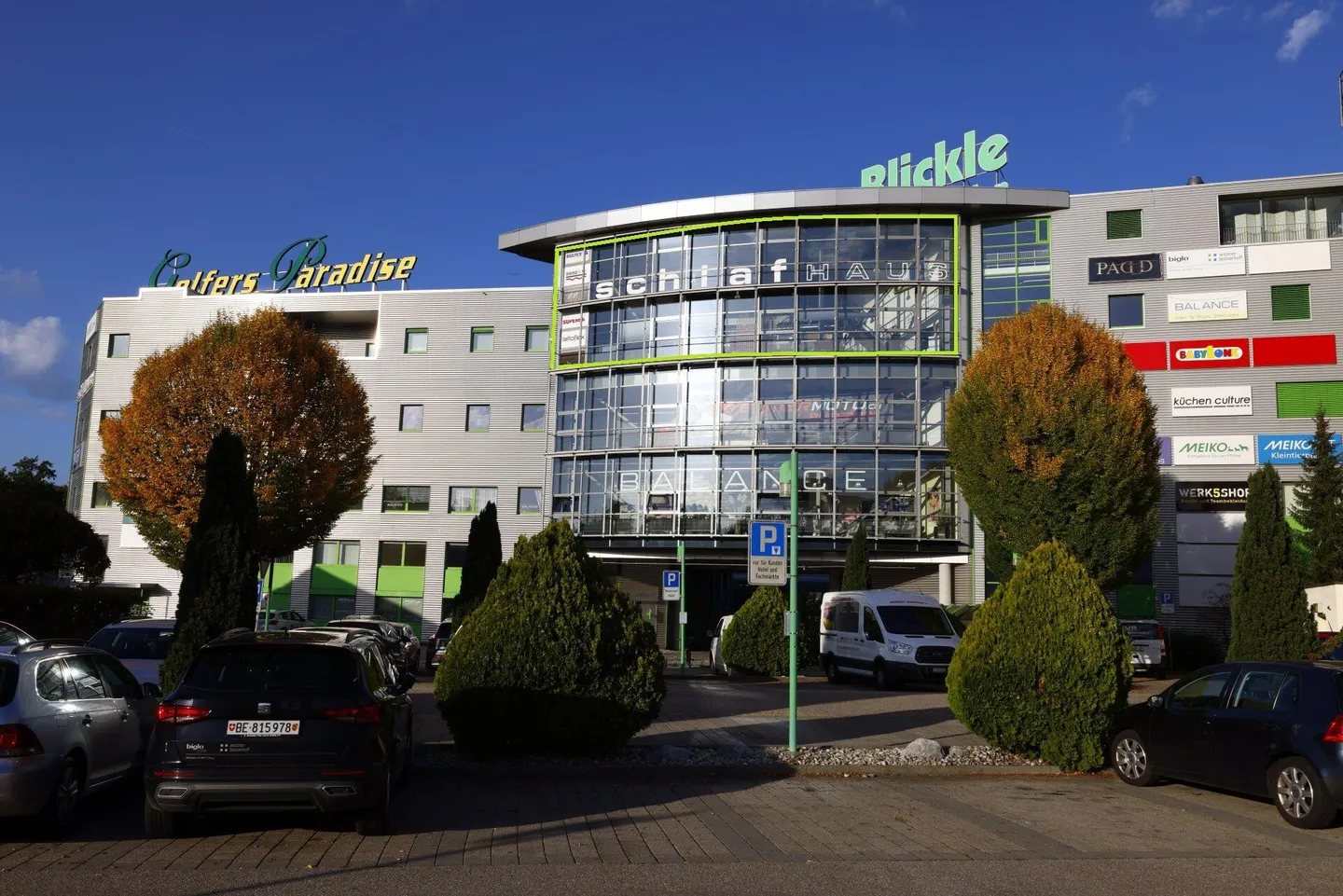 Spazio commerciale o di vendita attraente con grande vetrina - 1'089 m² in una posizione privilegiata! - Foto 2 di 17