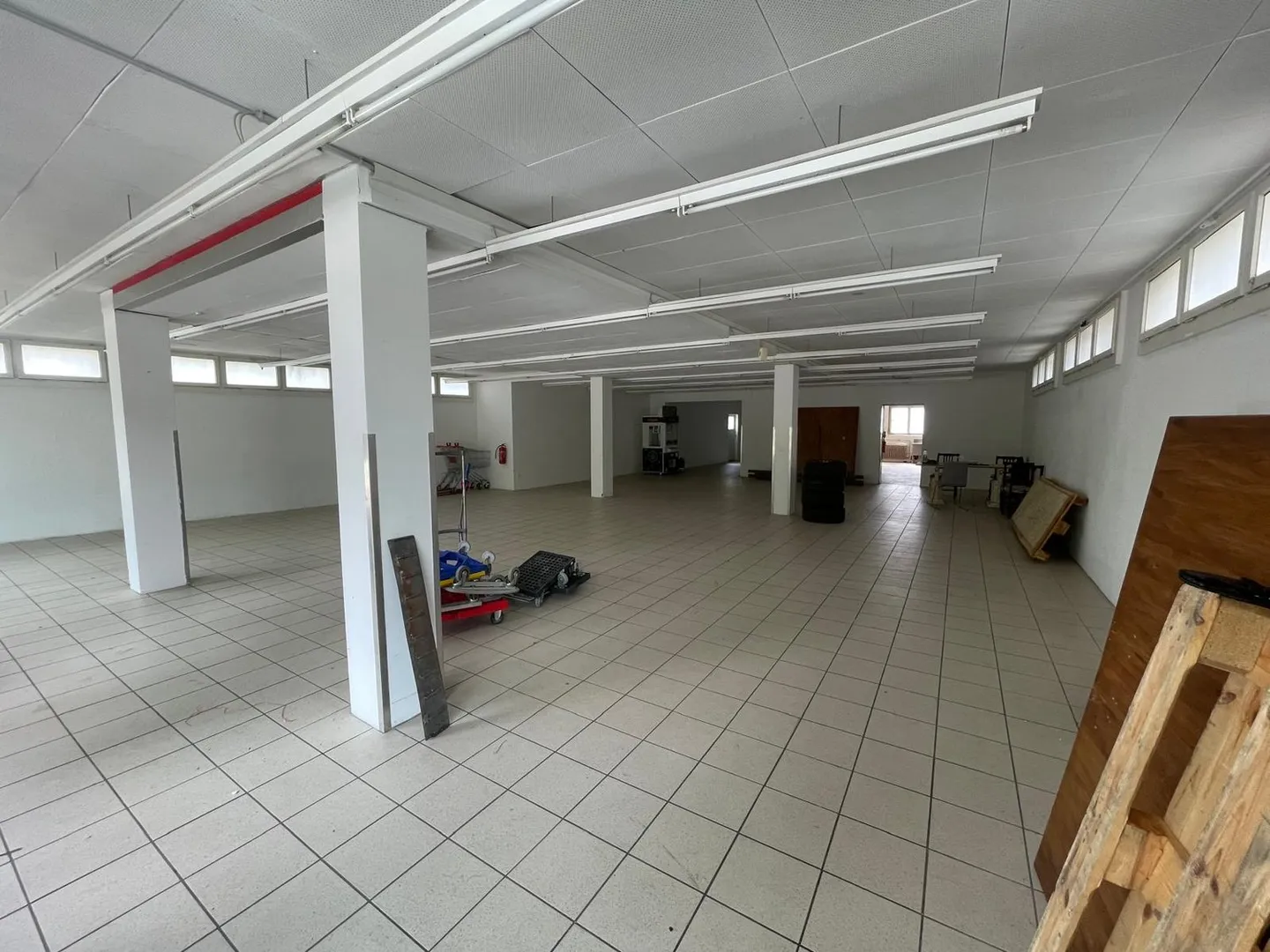 Residential and commercial building in a good location - Photo 5 of 12