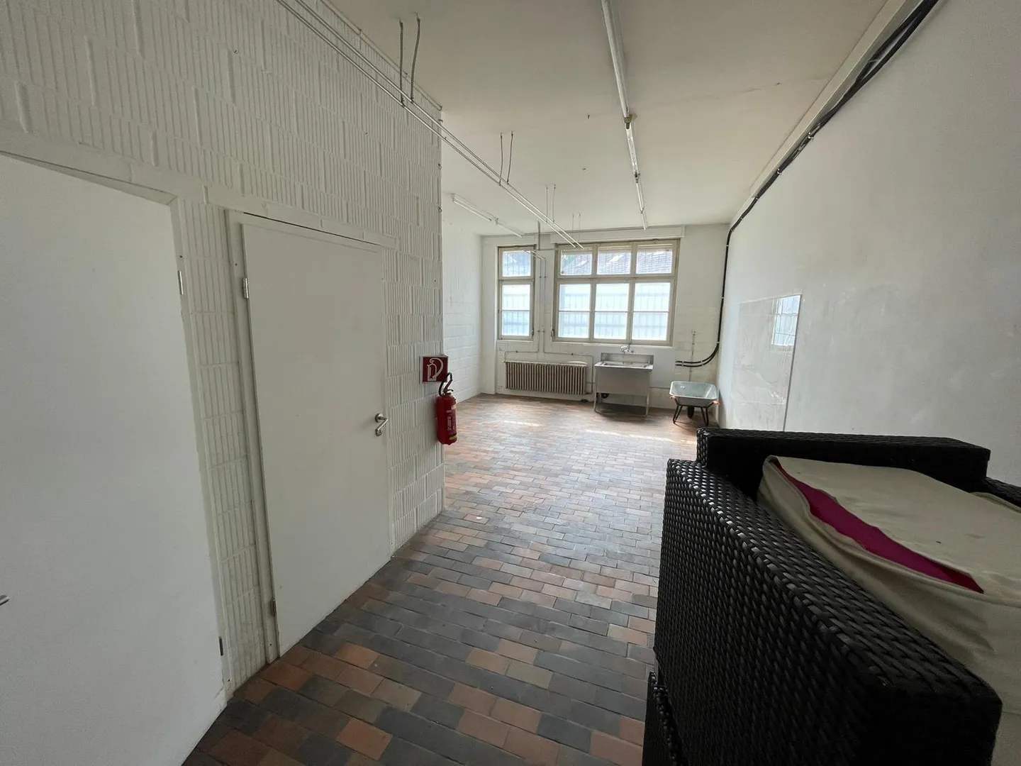 Residential and commercial building in a good location - Photo 6 of 12