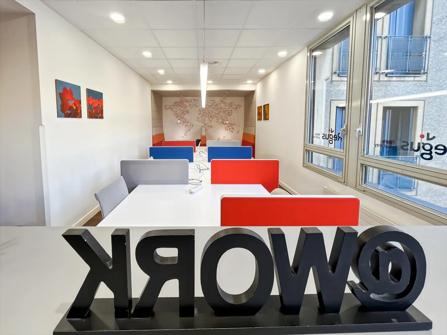 Trouvez un bureau dédié dans le Regus Quartier Maghetti - Photo 2 sur 11