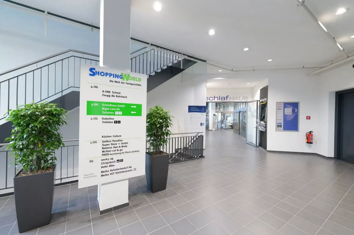 Spazio commerciale o di vendita attraente con grande vetrina - 1'089 m² in una posizione privilegiata! - Foto 4 di 17