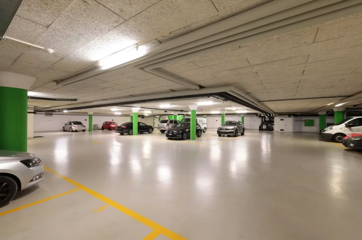 Spazio commerciale o di vendita attraente con grande vetrina - 1'089 m² in una posizione privilegiata! - Foto 6 di 17