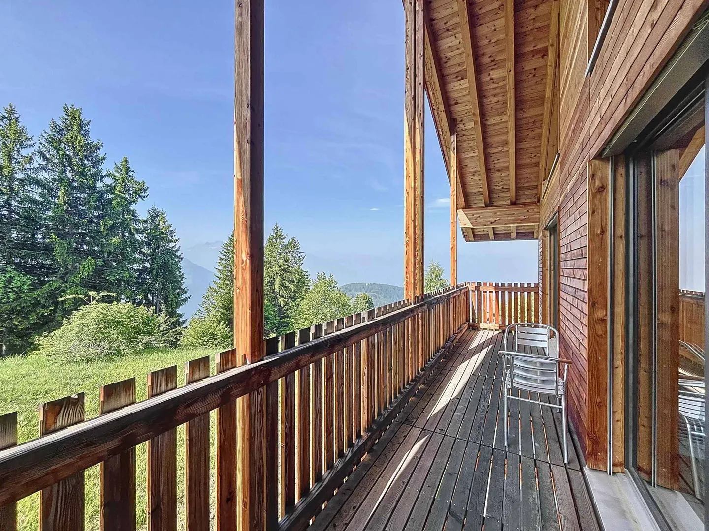 Chalet moderno con vista libera sulle montagne - Foto 6 di 10