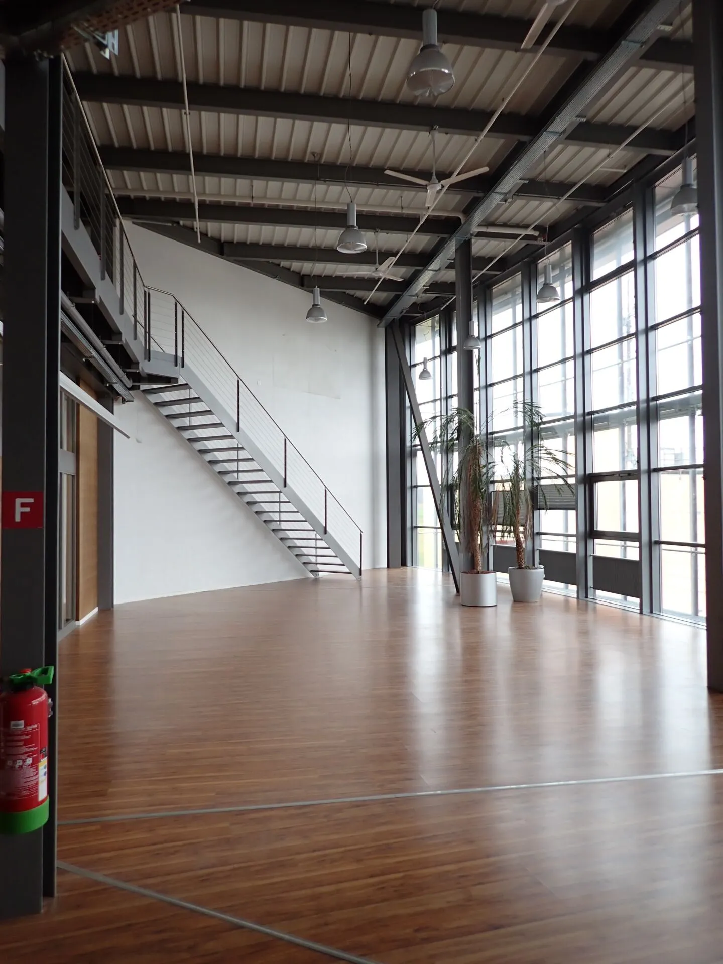 Spazio commerciale o di vendita attraente con grande vetrina - 1'089 m² in una posizione privilegiata! - Foto 12 di 17