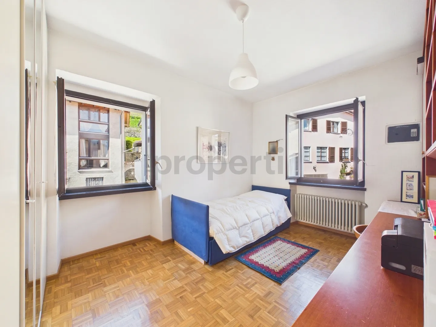 Elegant single-family house with 4.5 rooms and garage in the center of Gravesano - Photo 8 of 13