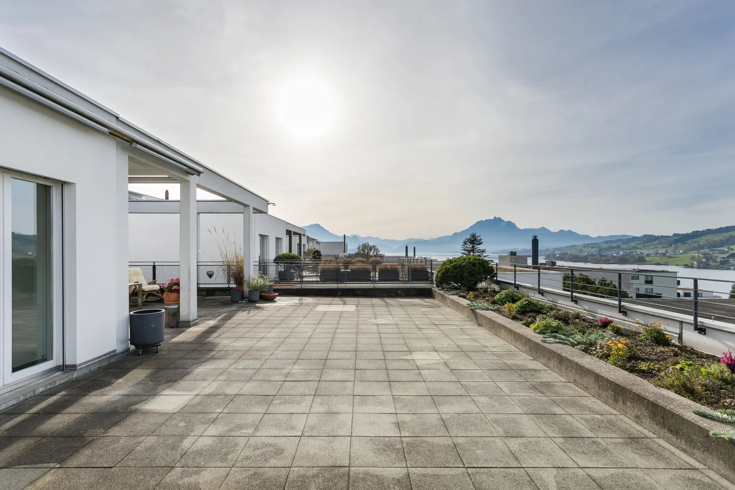 4.5-Room Terrace House in the Best View Location in Küssnacht am Rigi - Photo 1 of 12