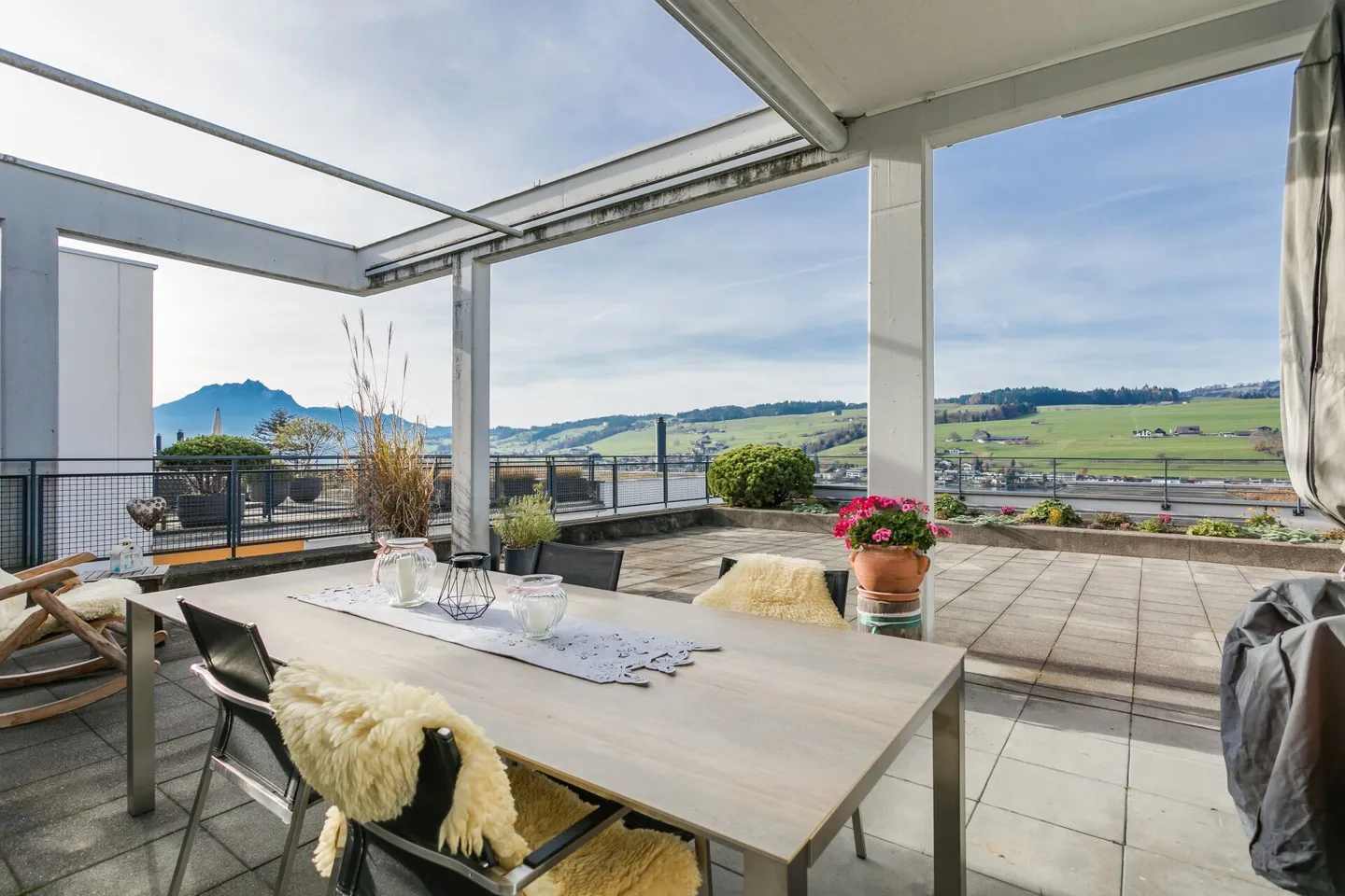 4.5-Room Terrace House in the Best View Location in Küssnacht am Rigi - Photo 3 of 12