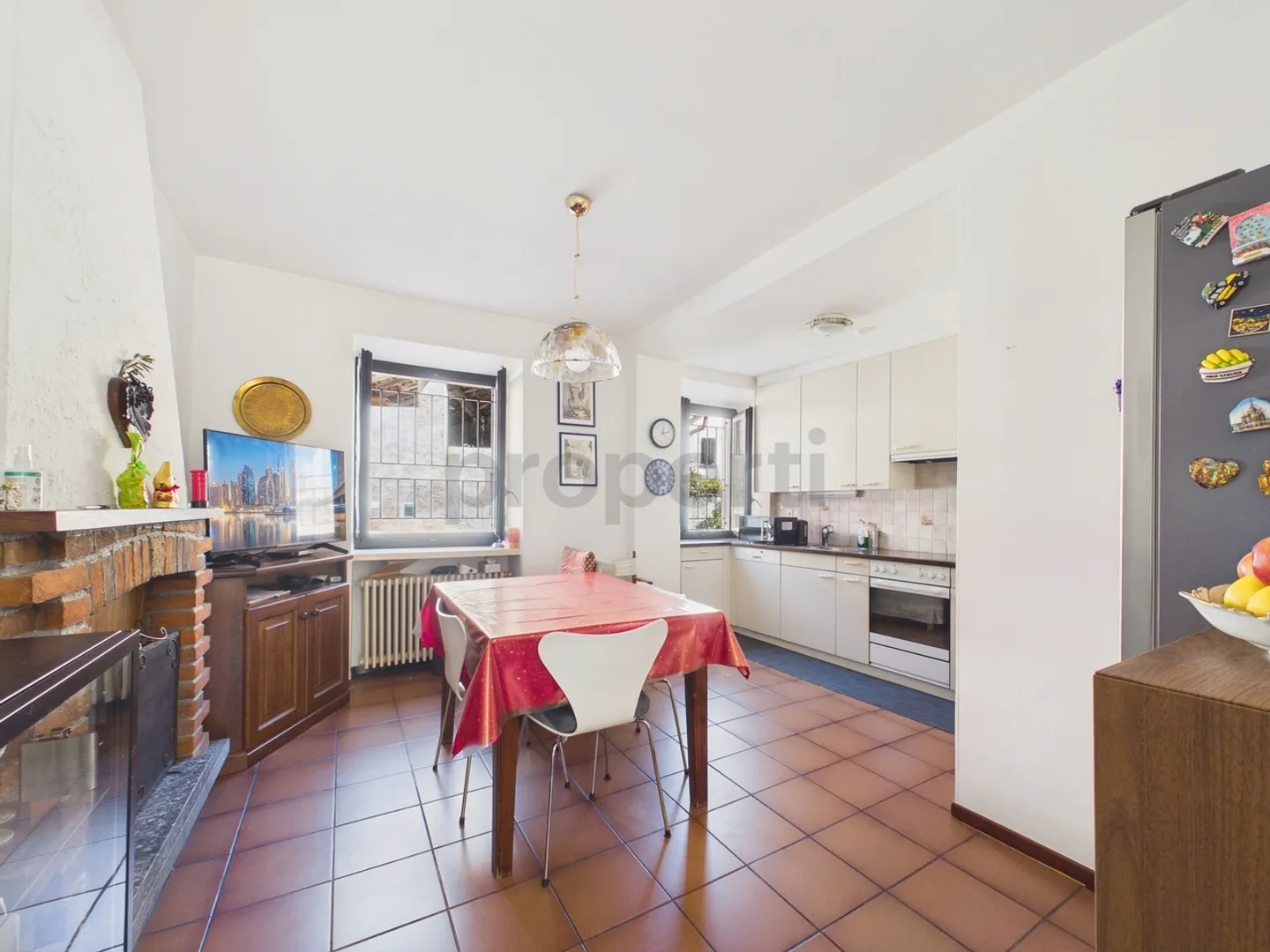 Elegant single-family house with 4.5 rooms and garage in the center of Gravesano - Photo 5 of 13