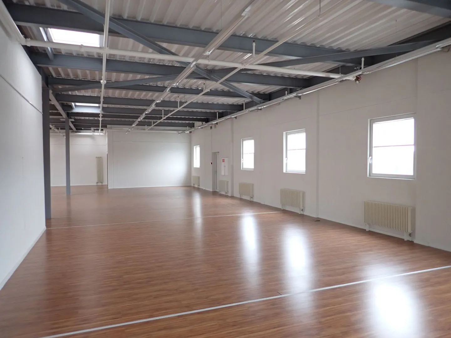 Spazio commerciale o di vendita attraente con grande vetrina - 1'089 m² in una posizione privilegiata! - Foto 14 di 17