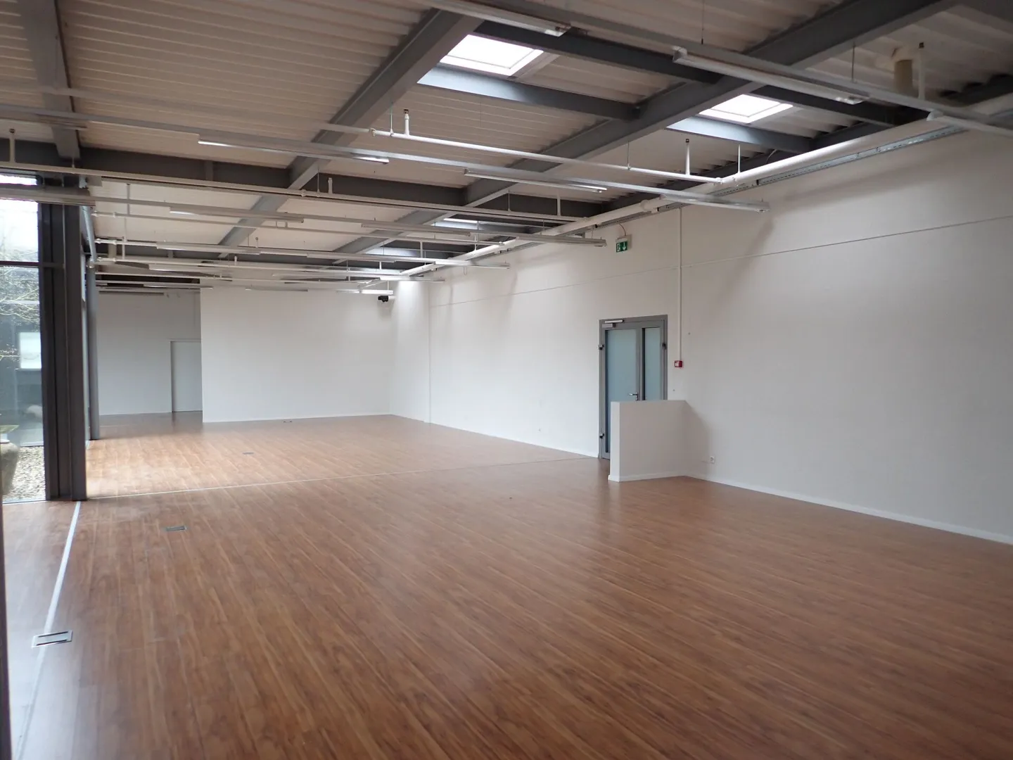 Spazio commerciale o di vendita attraente con grande vetrina - 1'089 m² in una posizione privilegiata! - Foto 15 di 17