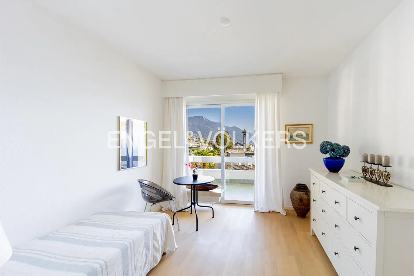 4.5 Room Apartment with Beautiful Lake View (45) - Photo 7 of 12
