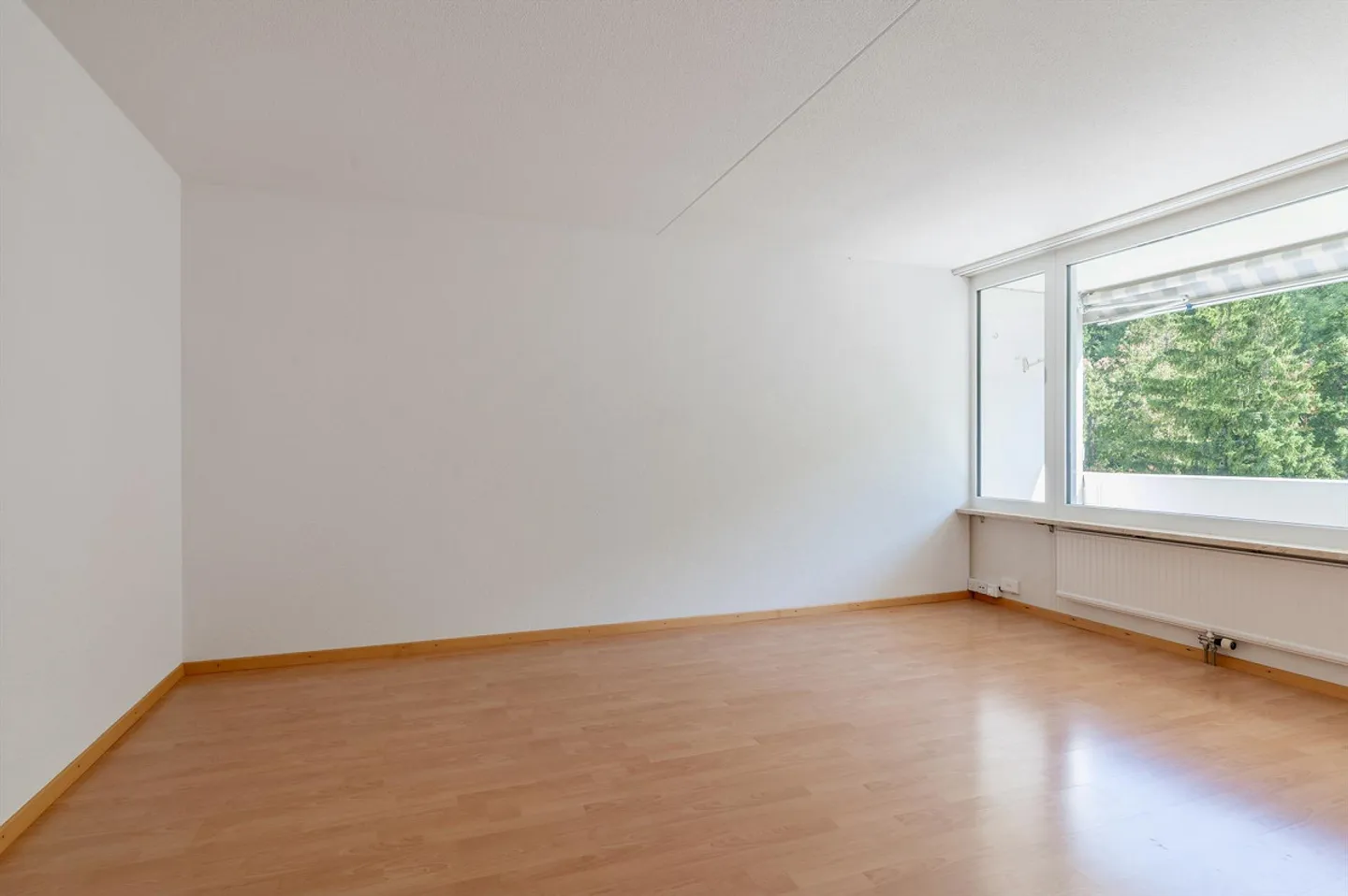 Quiet living with a view into the distance and greenery - Photo 5 of 11