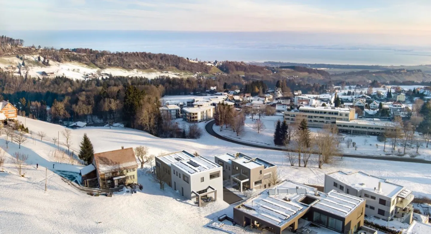 Moderna casa bifamiliare con vista lago non ostacolata - Foto 5 di 9