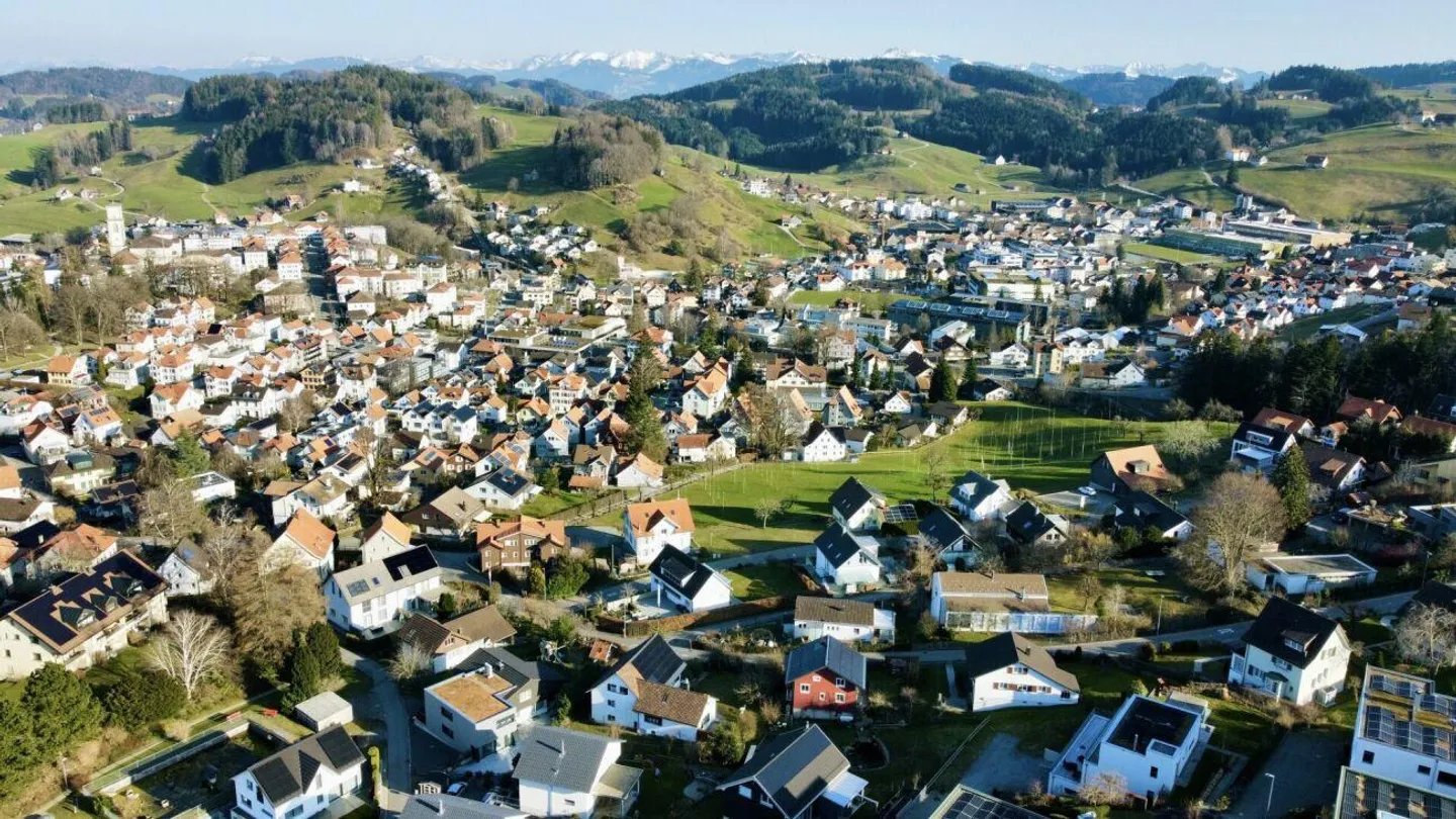 Moderna casa bifamiliare con vista lago non ostacolata - Foto 7 di 9