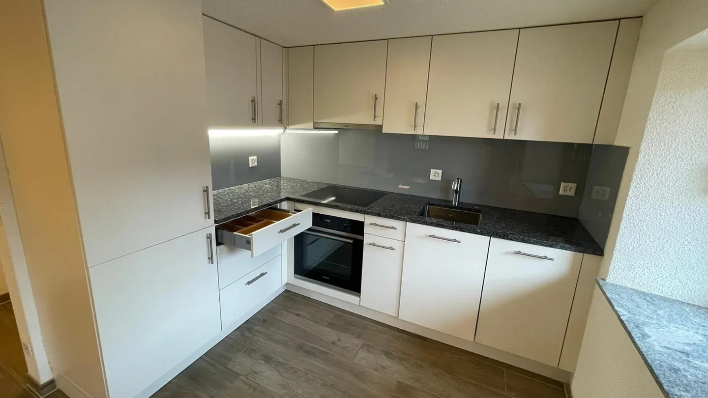 MFH rénové | 7 unités | 4 % de rendement | Centre de Bad Zurzach - Photo 12 sur 15