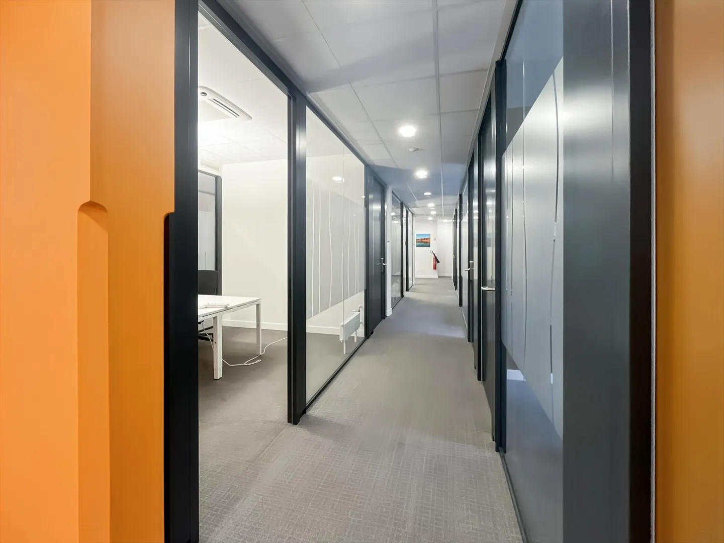 Dedicated office for 3 people at Regus Quartiere Maghetti - Photo 3 of 17