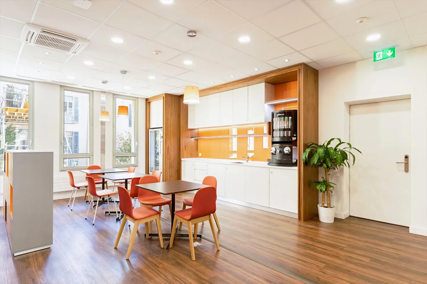 Dedicated office for 3 people at Regus Quartiere Maghetti - Photo 17 of 17