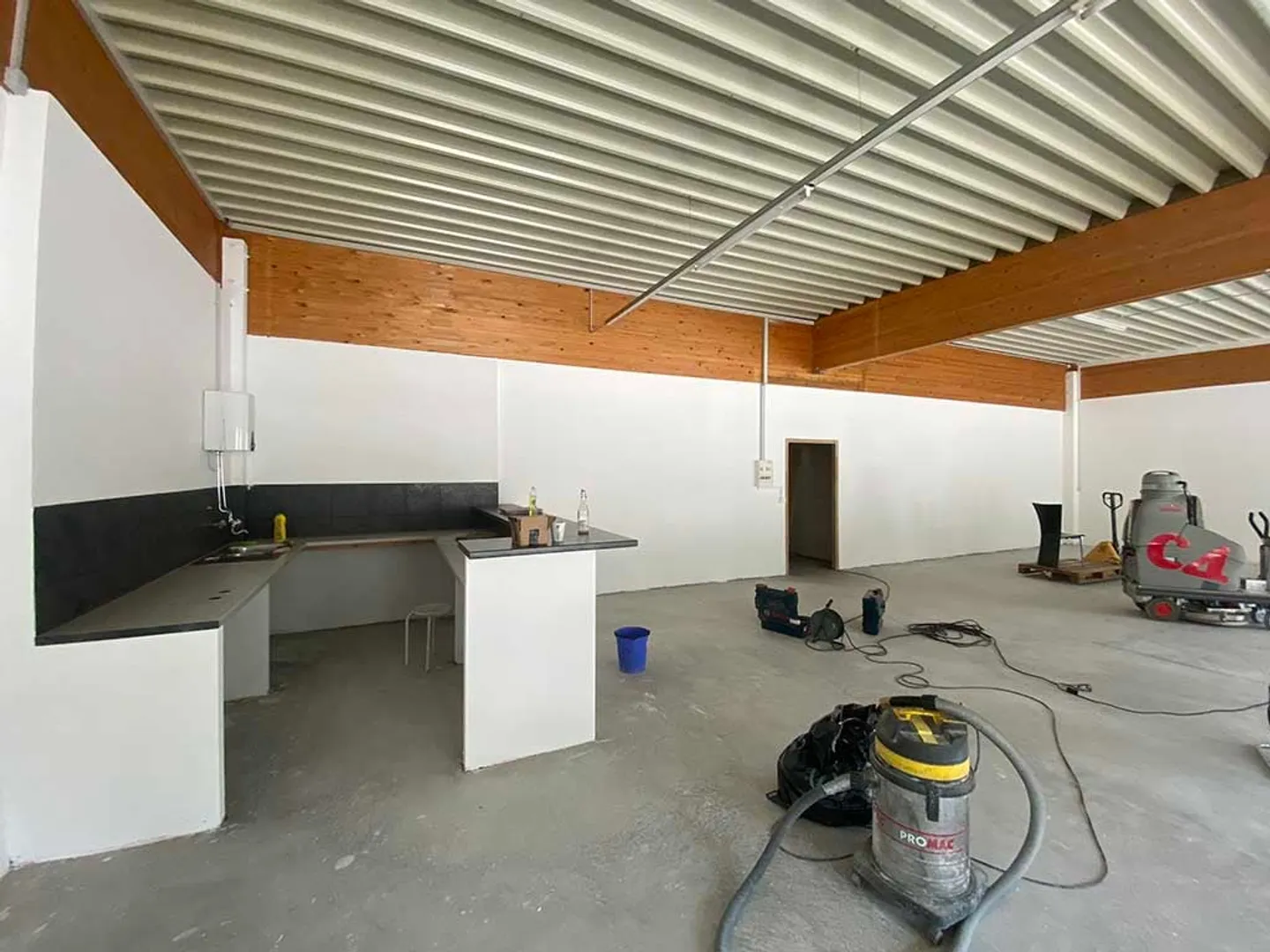 Bright heated warehouse 160 m2 / Electricity, water, built-in for 'Bar' - Photo 2 of 9