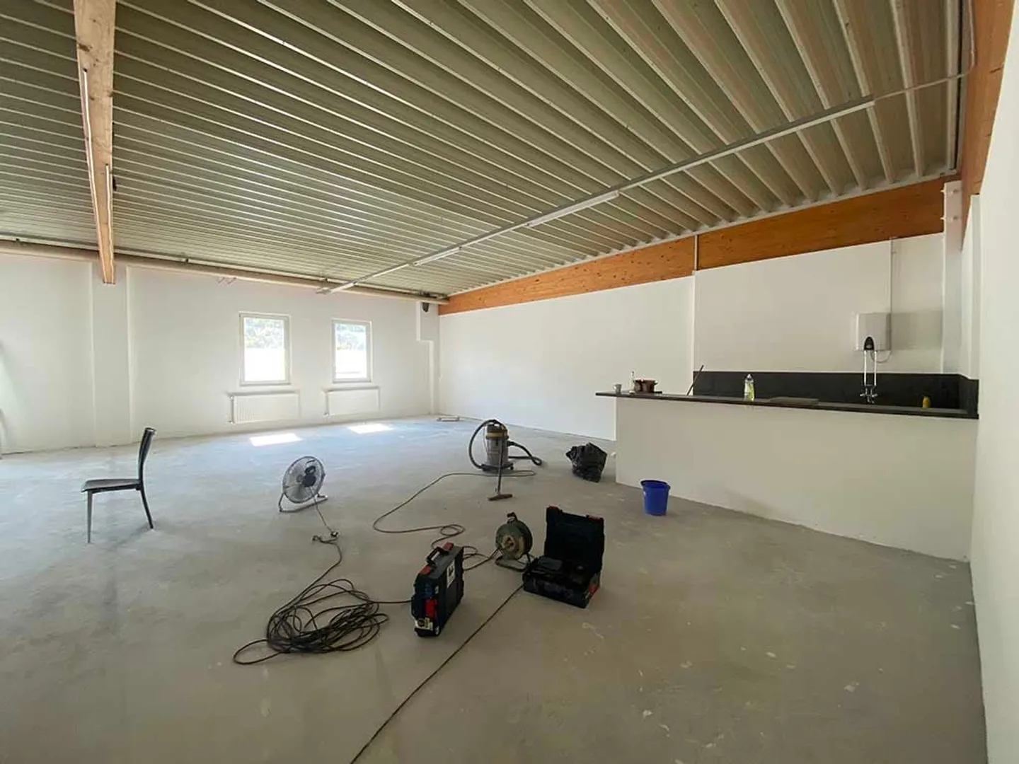 Bright heated warehouse 160 m2 / Electricity, water, built-in for 'Bar' - Photo 1 of 9