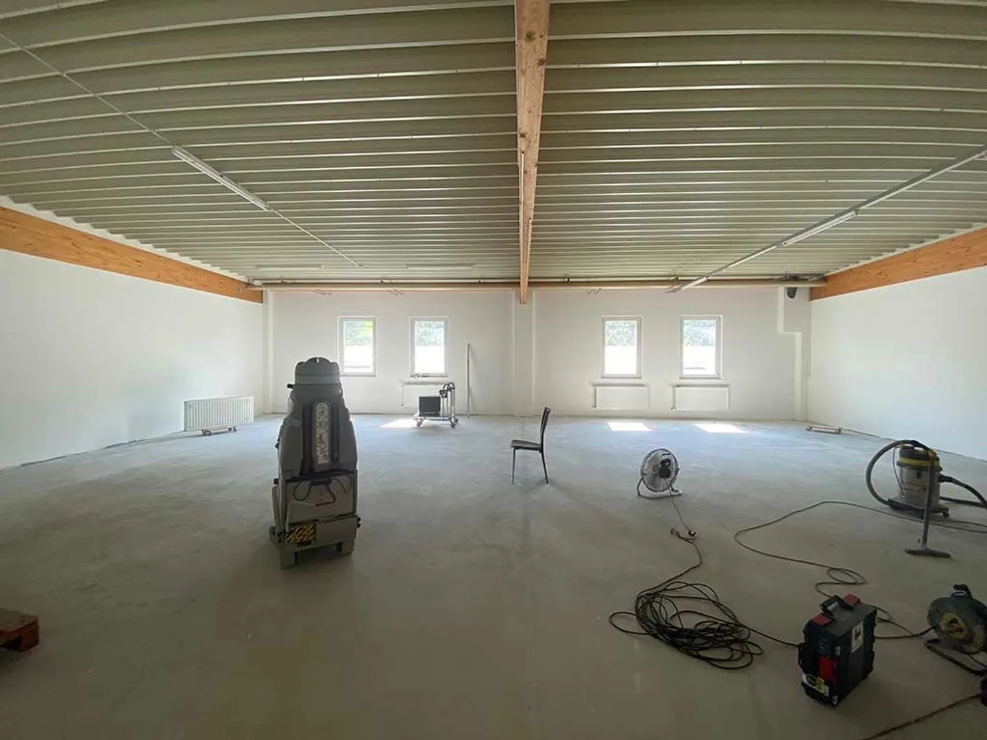 Bright heated warehouse 160 m2 / Electricity, water, built-in for 'Bar' - Photo 3 of 9