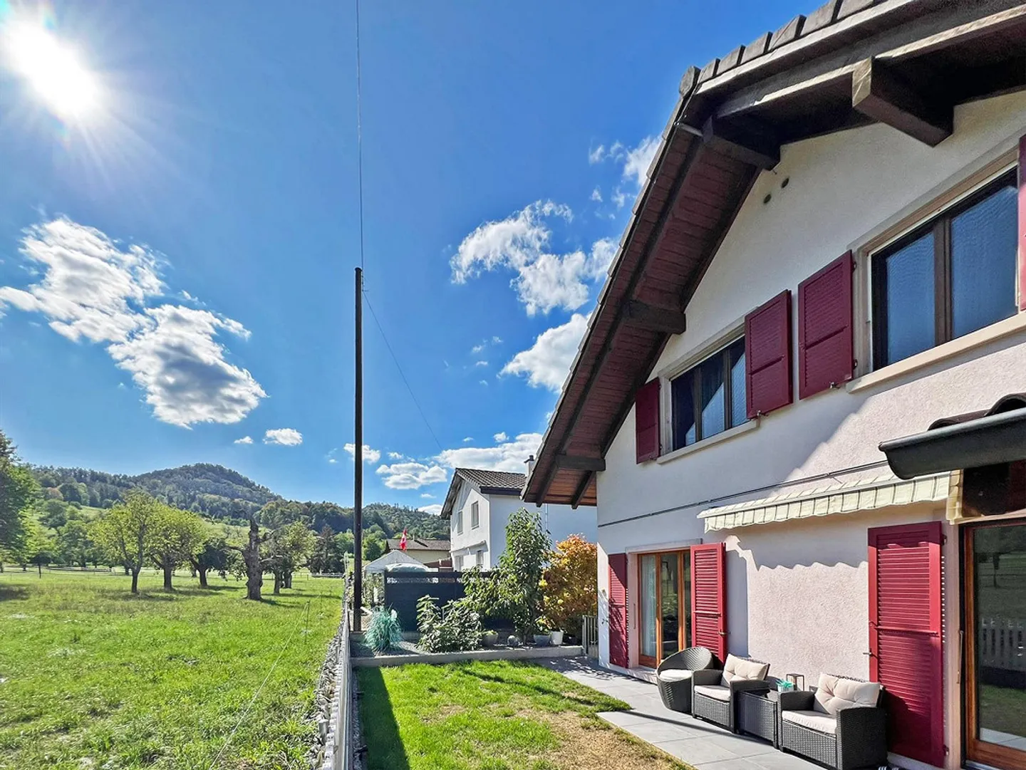Geräumiges Familienhaus mit Garten - Foto 2 von 14
