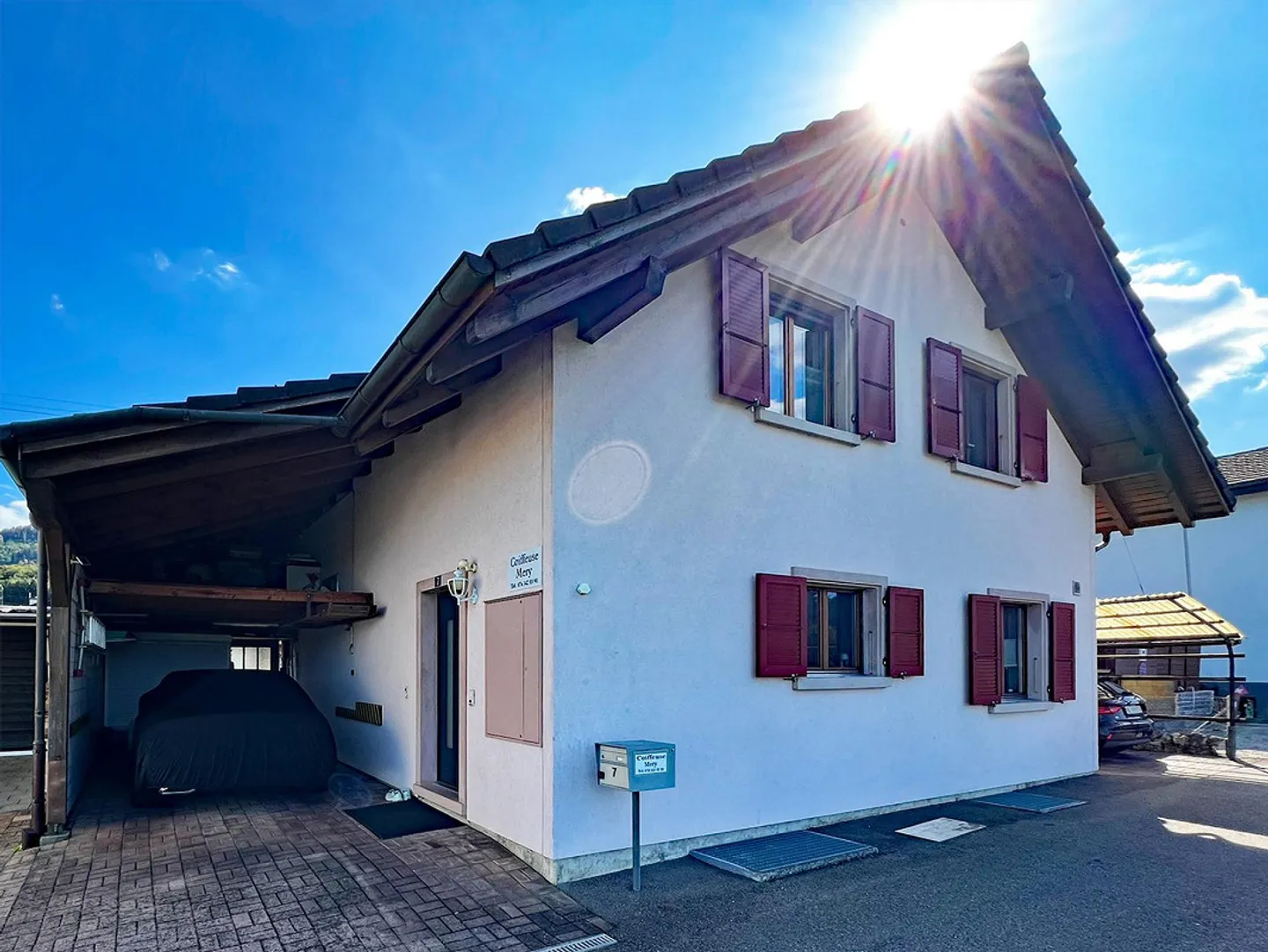 Geräumiges Familienhaus mit Garten - Foto 3 von 14