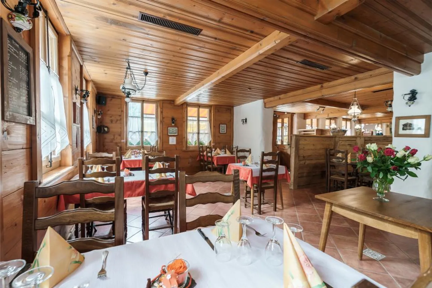 Nel cuore del villaggio con una bella storia e un grande potenziale - Foto 3 di 10