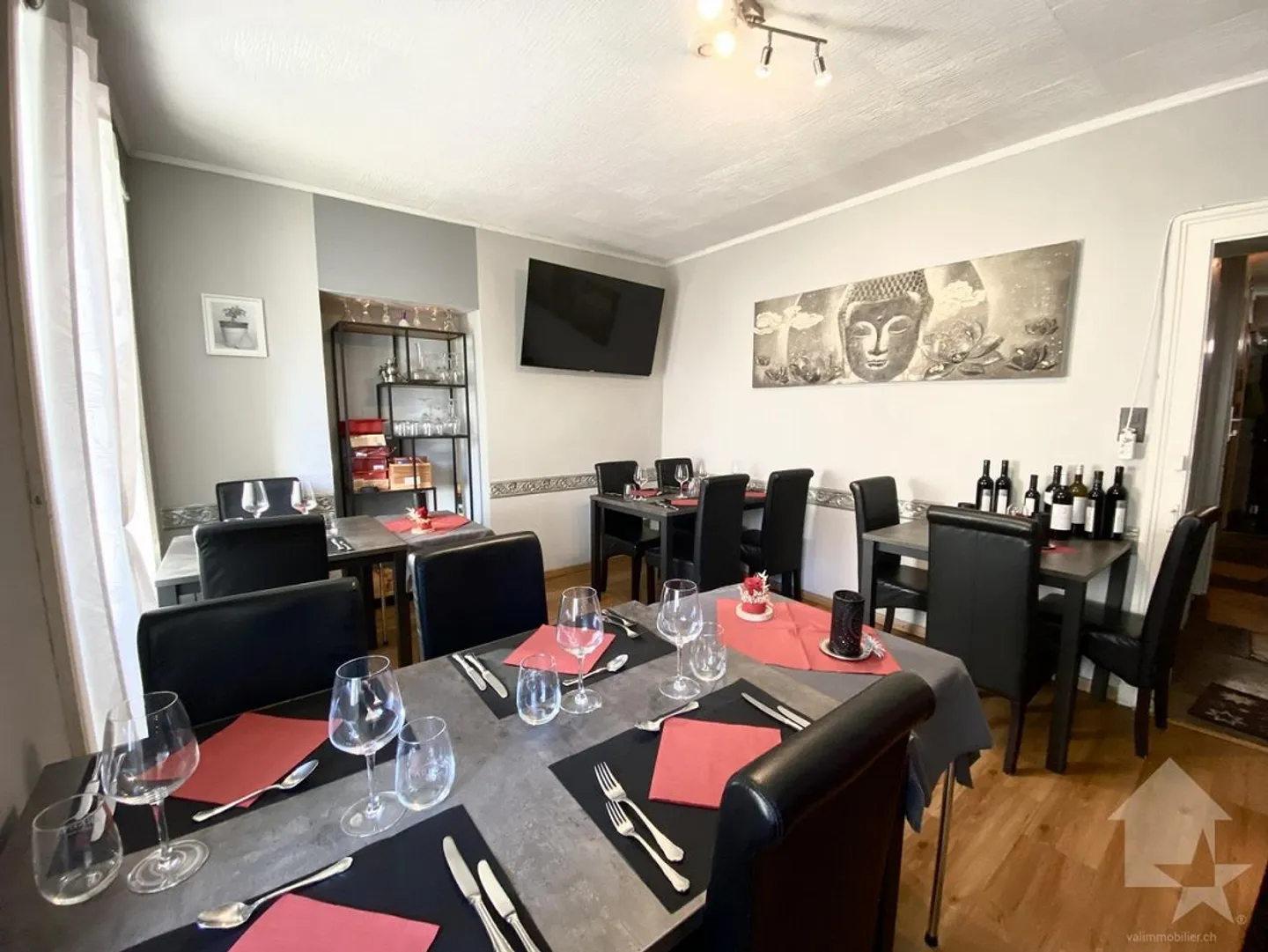 Gebäude mit 5 Wohnungen und einem Restaurant im Zentrum des Dorfes! - Foto 4 von 16