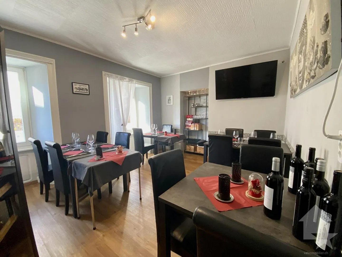 Gebäude mit 5 Wohnungen und einem Restaurant im Zentrum des Dorfes! - Foto 5 von 16