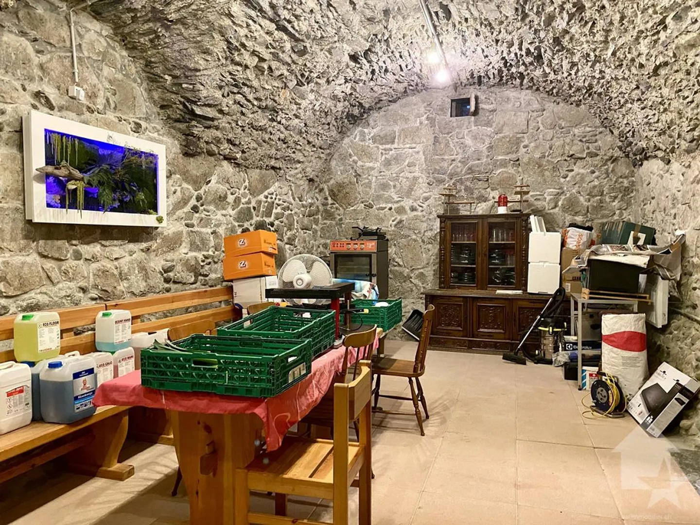 Gebäude mit 5 Wohnungen und einem Restaurant im Zentrum des Dorfes! - Foto 7 von 16