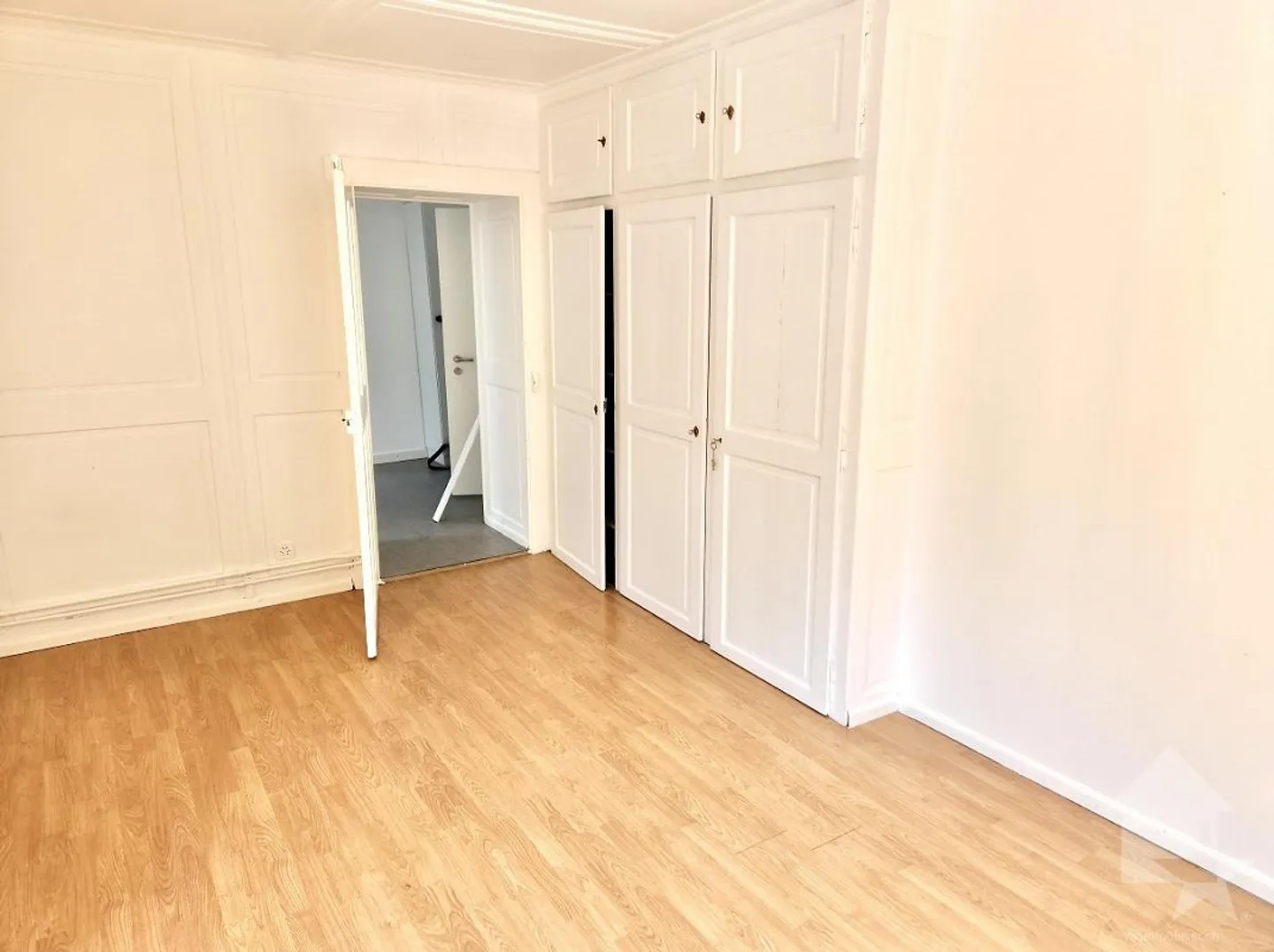 Gebäude mit 5 Wohnungen und einem Restaurant im Zentrum des Dorfes! - Foto 12 von 16