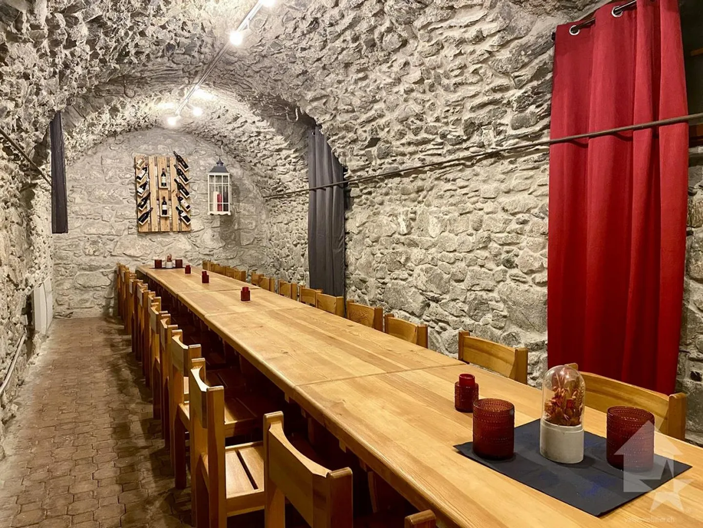 Gebäude mit 5 Wohnungen und einem Restaurant im Zentrum des Dorfes! - Foto 15 von 16