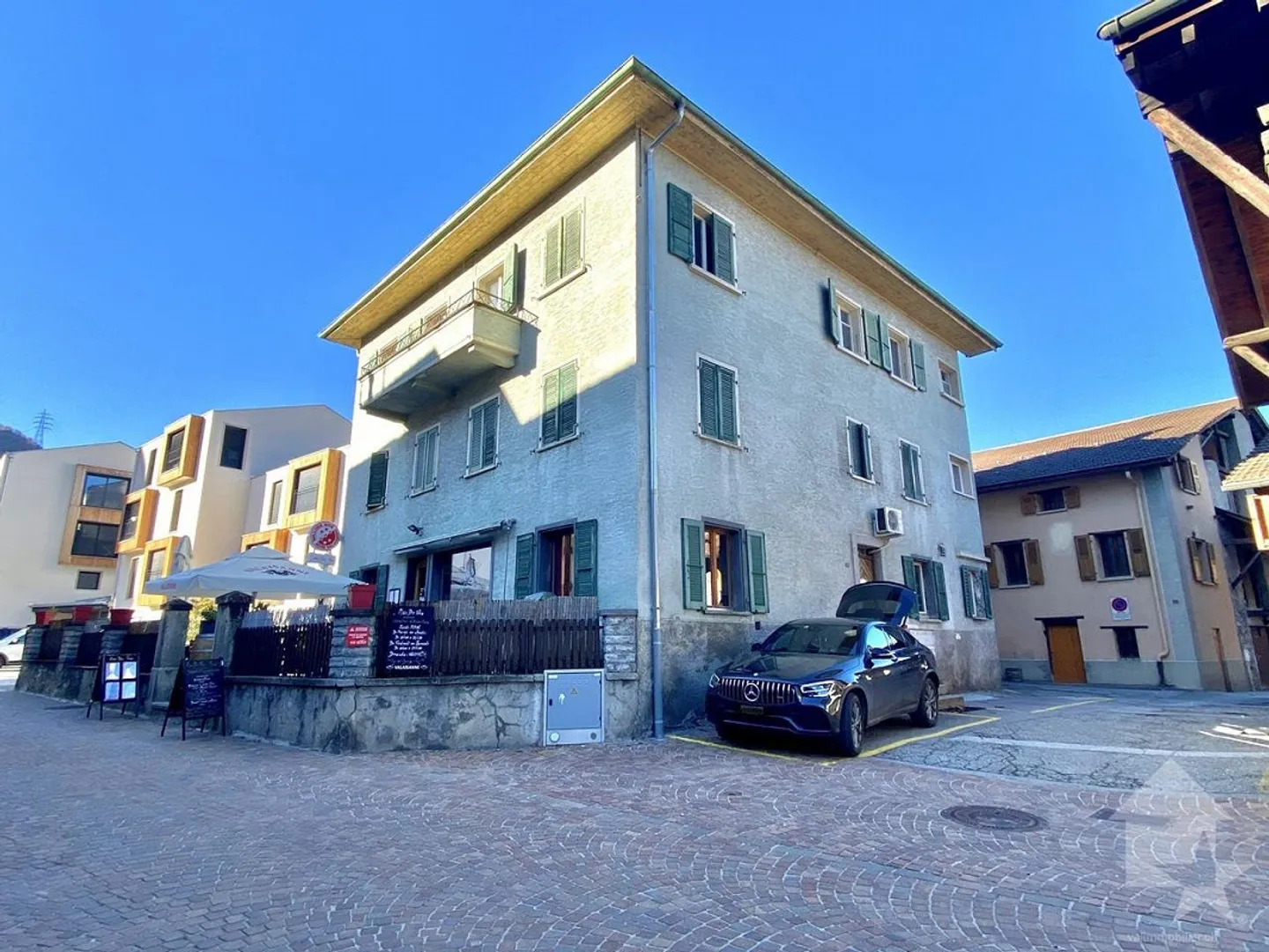 Gebäude mit 5 Wohnungen und einem Restaurant im Zentrum des Dorfes! - Foto 16 von 16