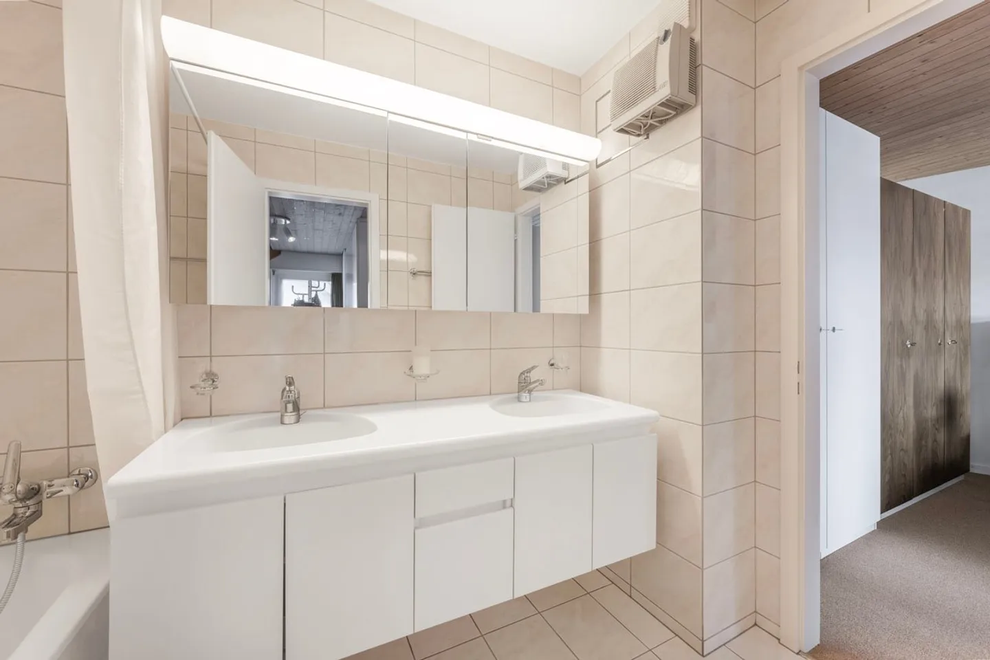 Affascinante casa a schiera a Esslingen – Vivere nel verde con collegamento alla città - Foto 12 di 19