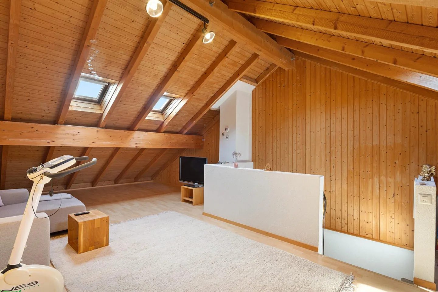 Charming Terraced House with Garden in Sunny Slope Location - Photo 9 of 31