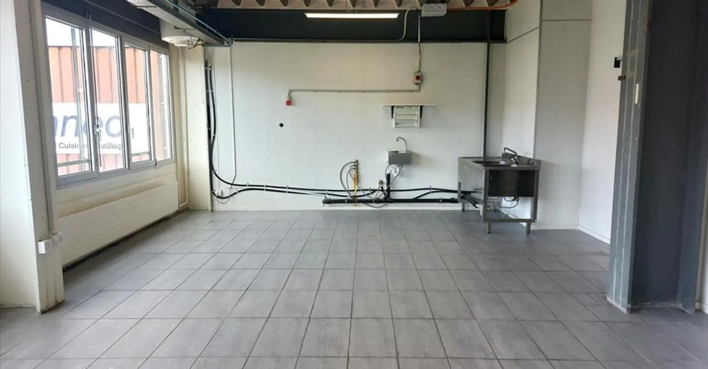 FLEXIBLER MIETVERTRAG - Büro/Werkstatt/Lager 79m2 mit Wasser + Abfluss - Foto 1 von 7