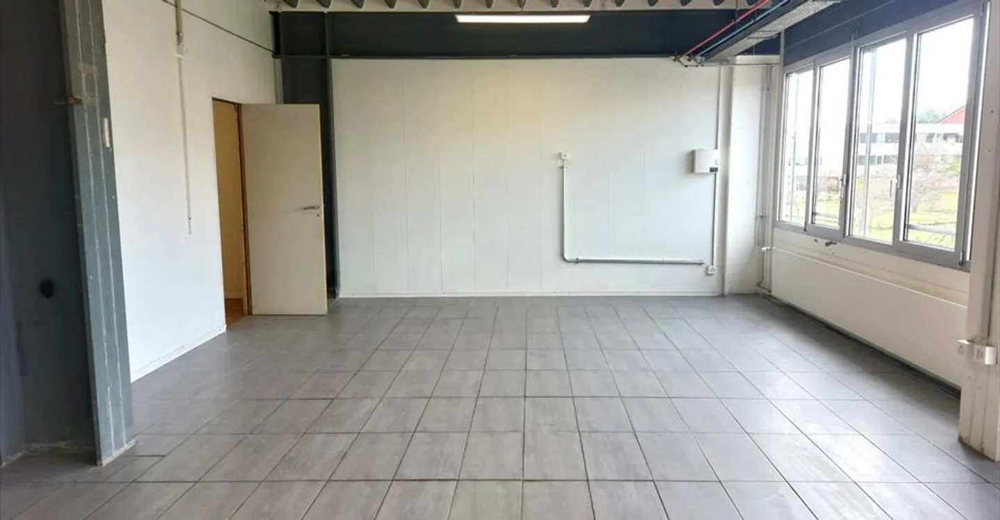 FLEXIBLER MIETVERTRAG - Büro/Werkstatt/Lager 79m2 mit Wasser + Abfluss - Foto 2 von 7