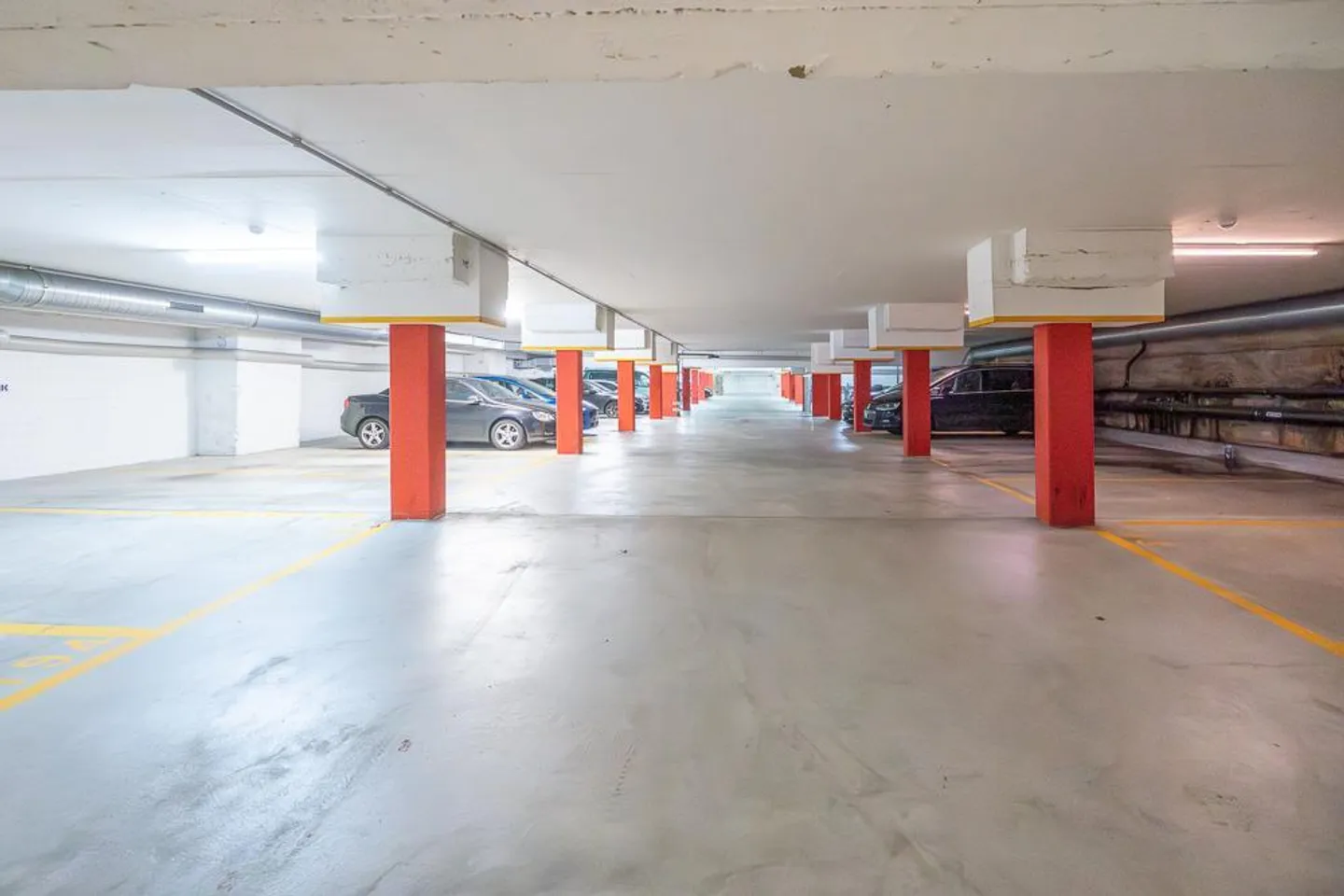 Underground parking space in the heart of the city - Photo 2 of 2