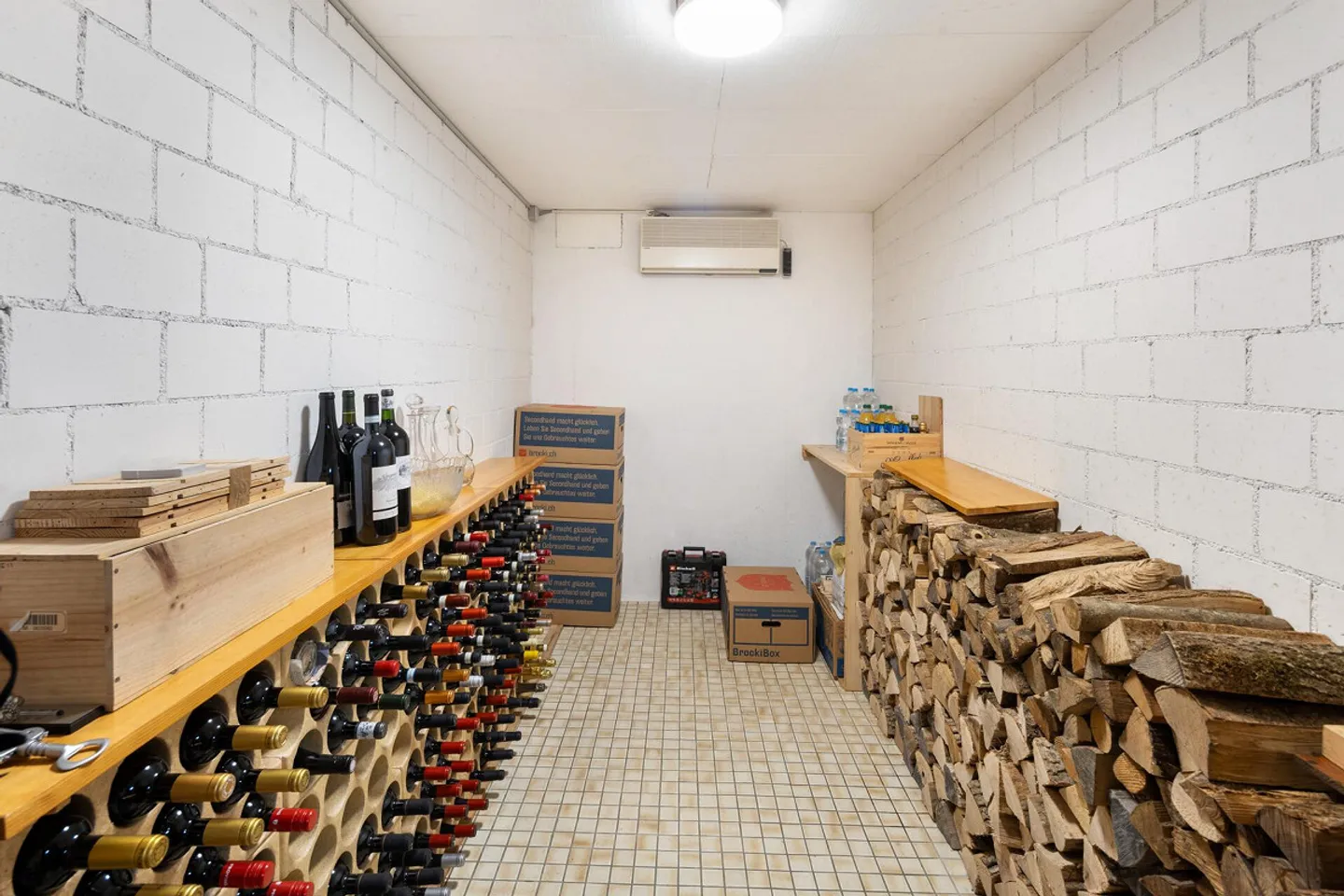 Charming Terraced House with Garden in Sunny Slope Location - Photo 16 of 31