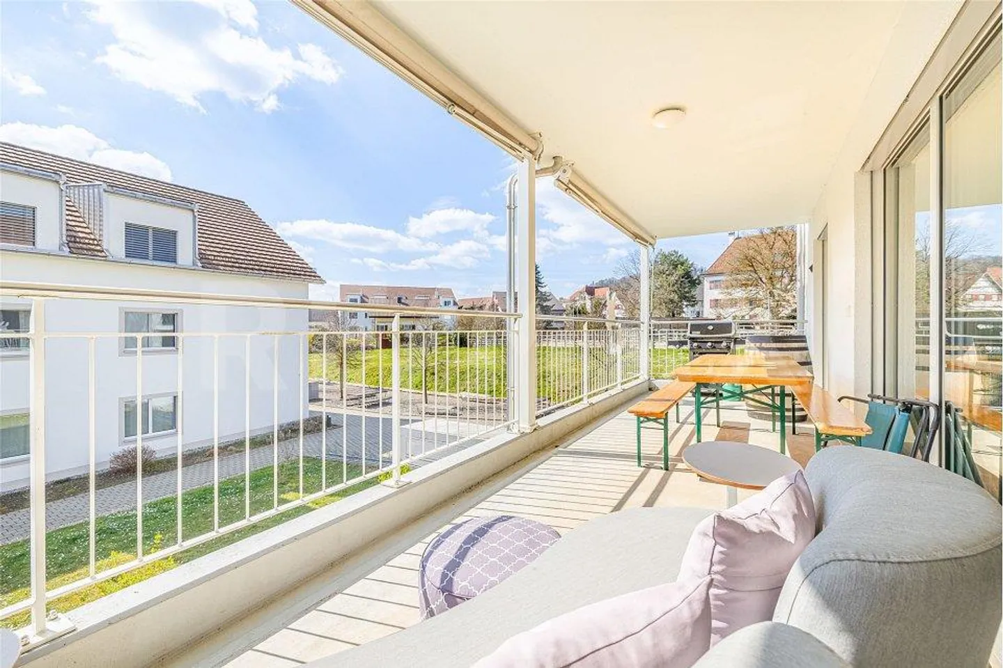 Appartamento 4.5 locali con balcone soleggiato e due posti auto in garage - Foto 10 di 13
