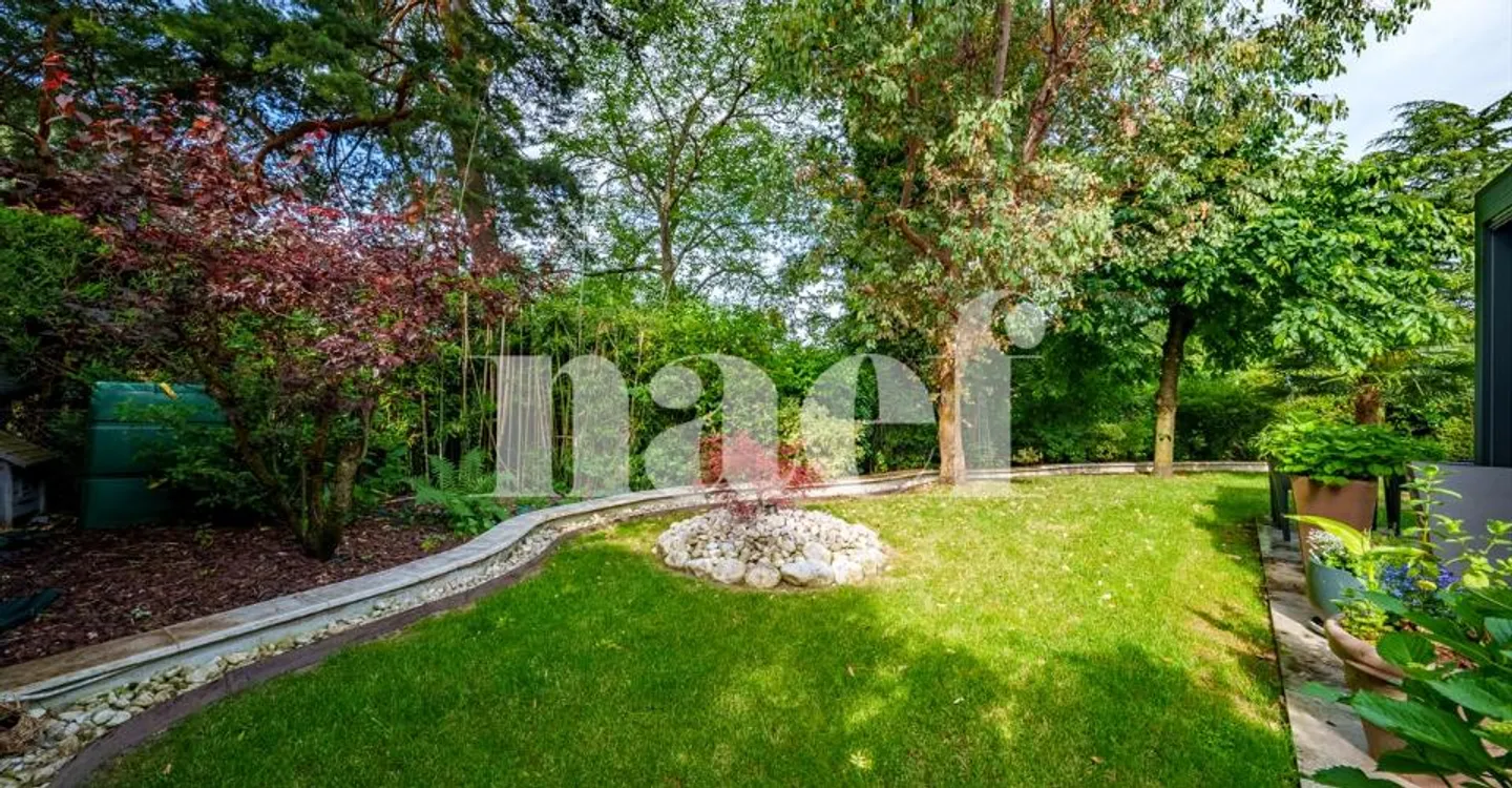 Charming semi-detached villa near the lake - Photo 2 of 11