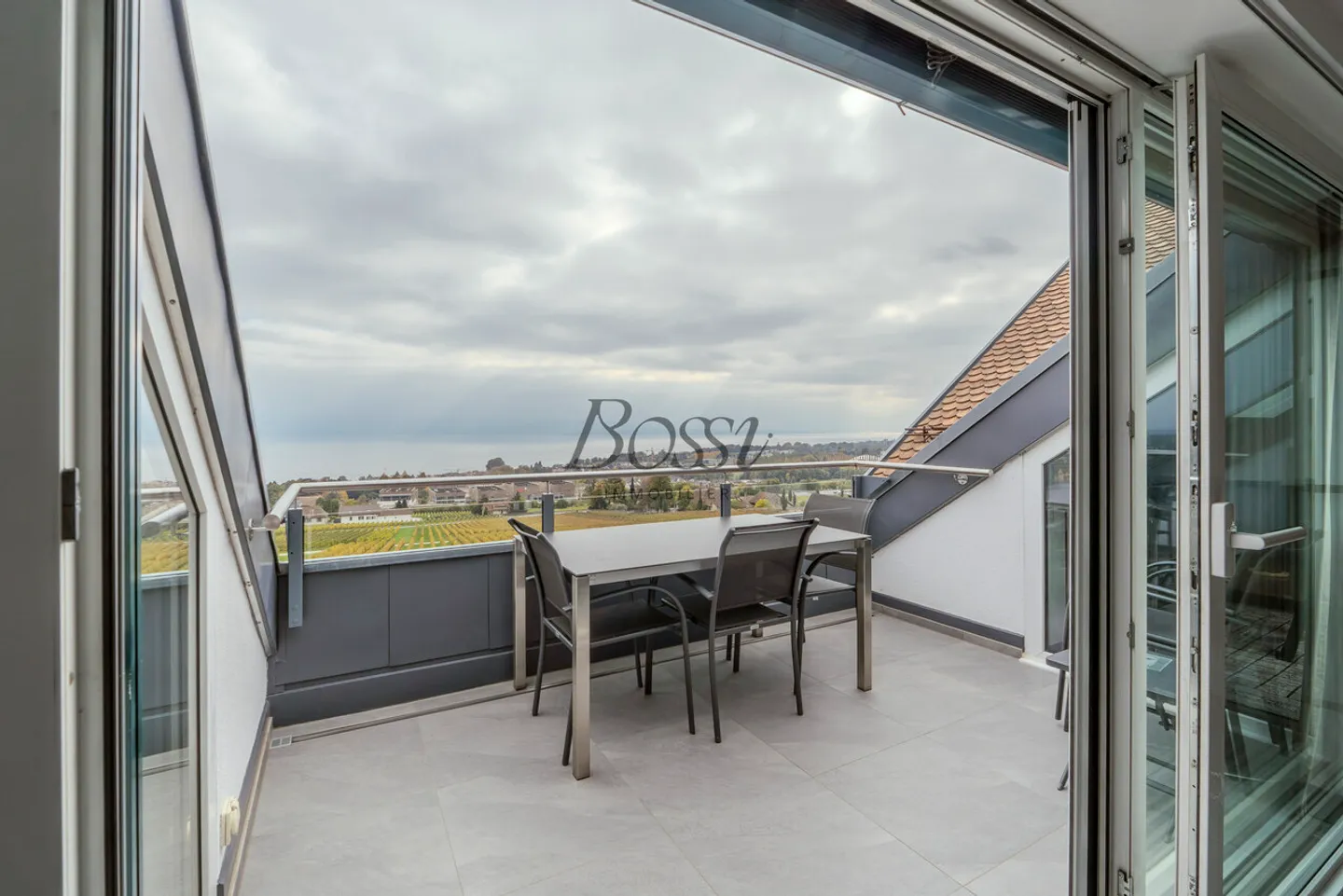 Attico con soppalco, balcone e vista lago-Alpi-vigneti - Foto 14 di 15