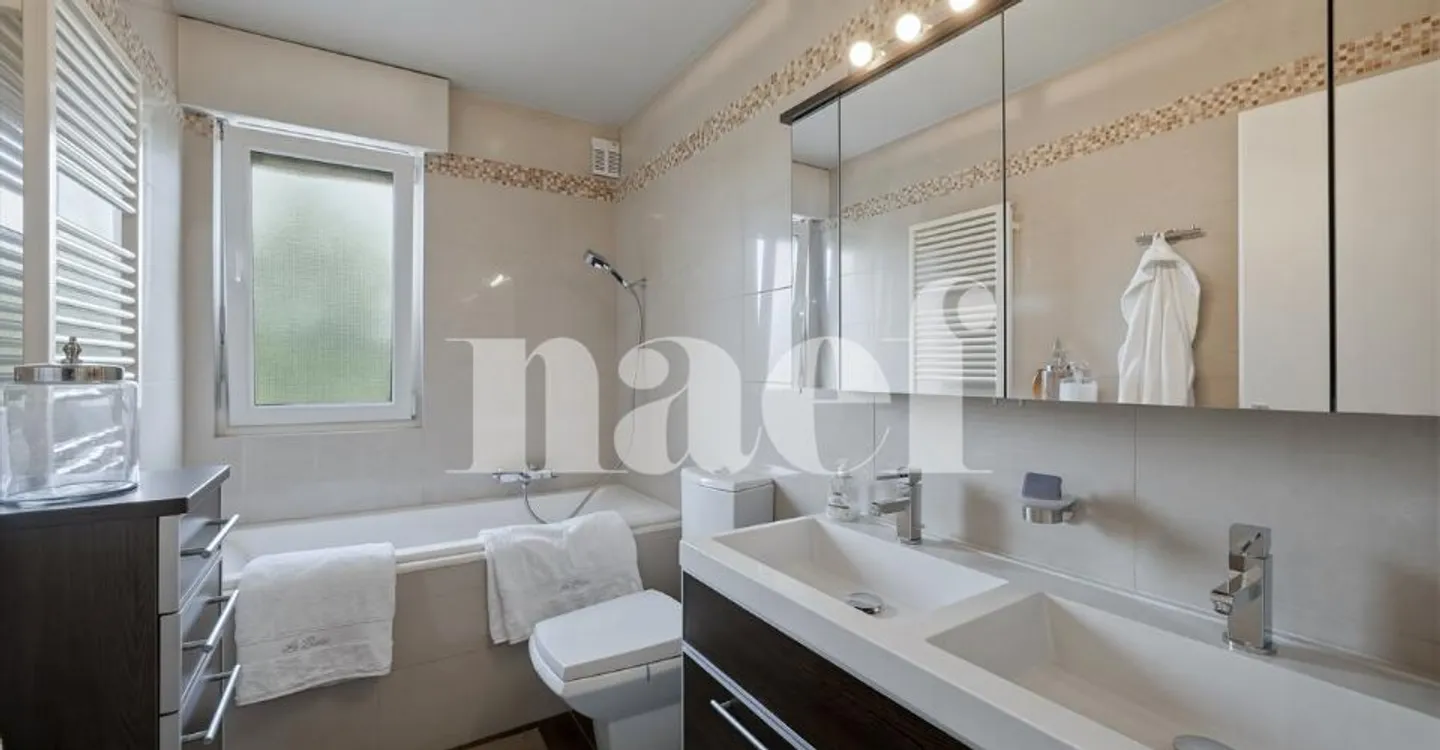 Charming semi-detached villa near the lake - Photo 9 of 11