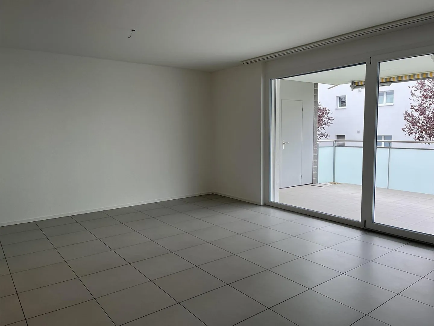 neuwertige 4.5 Zimmerwohnung - Foto 2 von 12