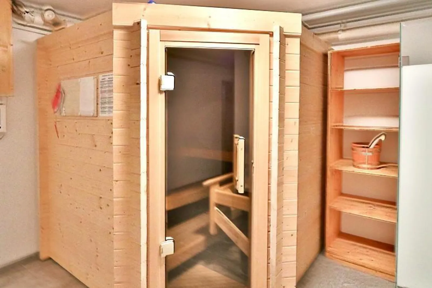 Appartamento 4 1/2 locali al 1° piano con piscina coperta in una posizione tranquilla e centrale - Foto 20 di 25