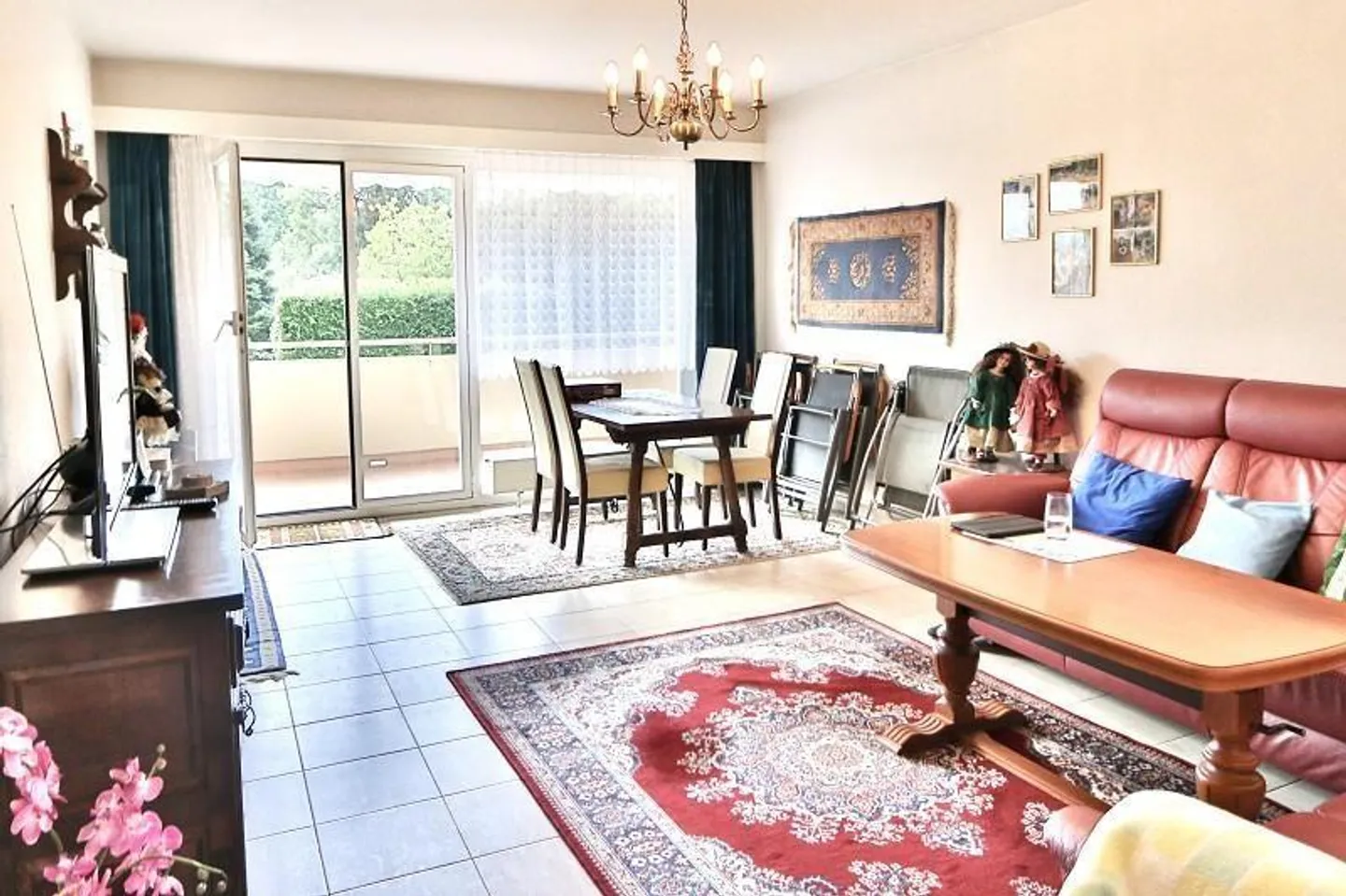 Appartamento 4 1/2 locali al 1° piano con piscina coperta in una posizione tranquilla e centrale - Foto 2 di 25